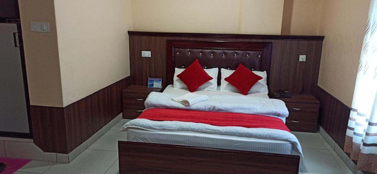 Hotel Royal Chautari, Butwal Buitenkant foto